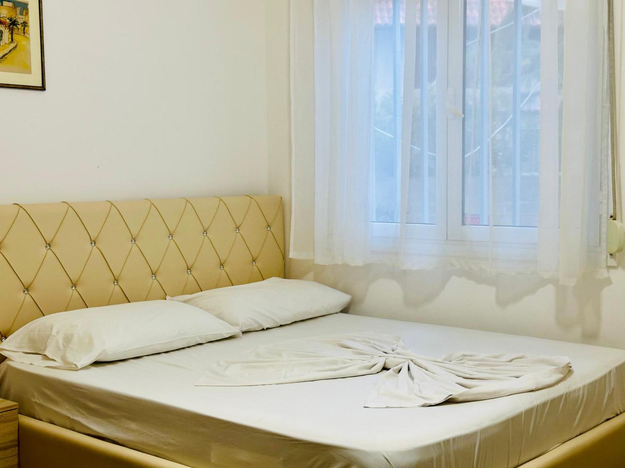 Jico Travel - Erjon Apartments Vlorë Rum bild