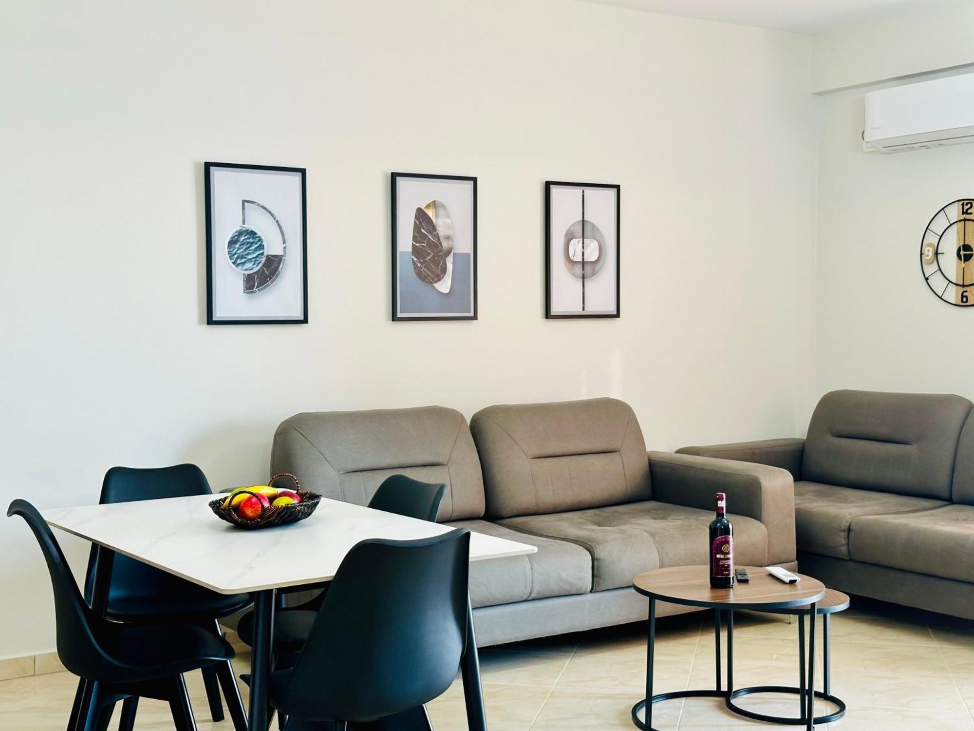 Jico Travel - Erjon Apartments Vlorë Rum bild