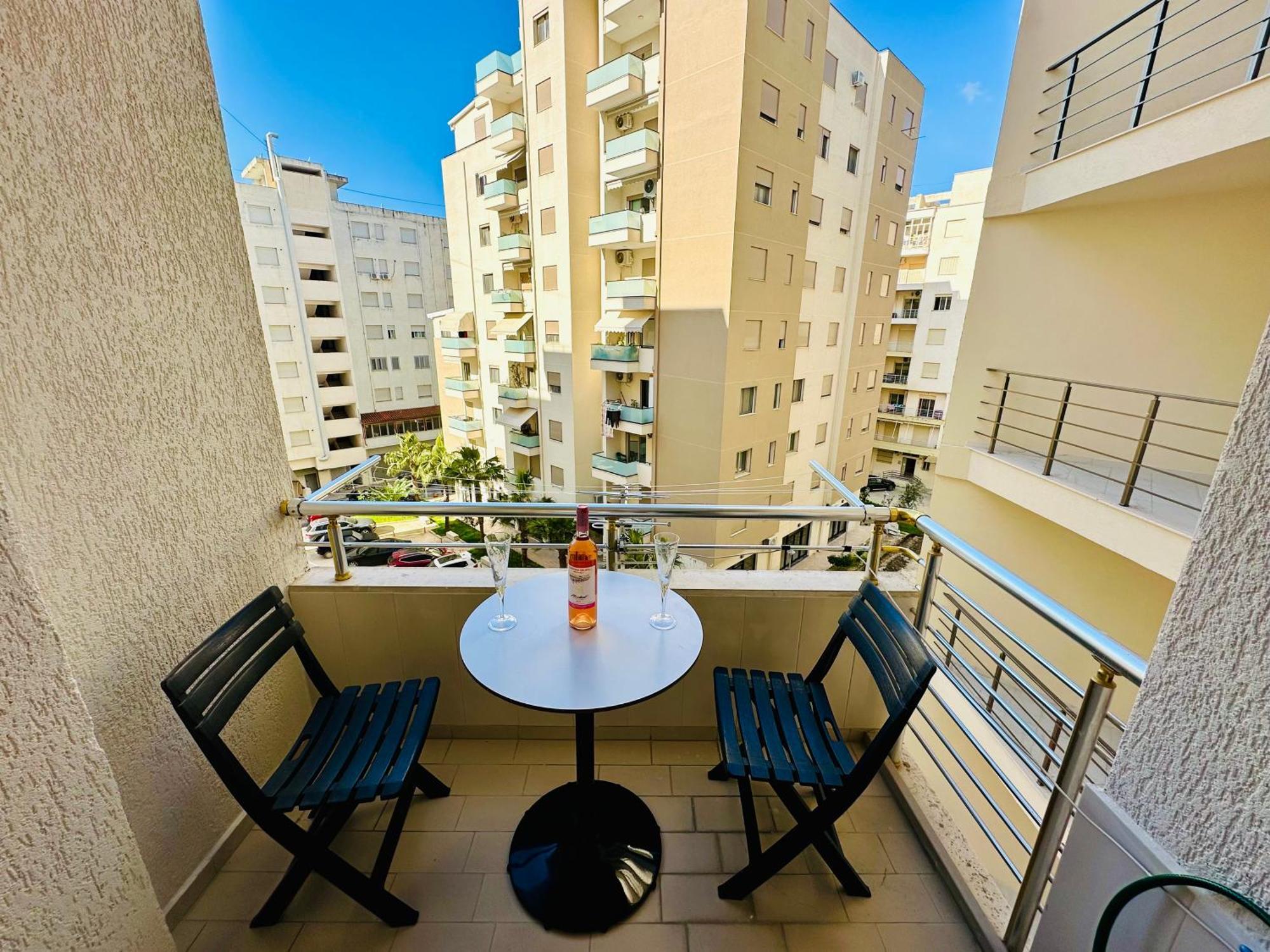 Jico Travel - Erjon Apartments Vlorë Rum bild