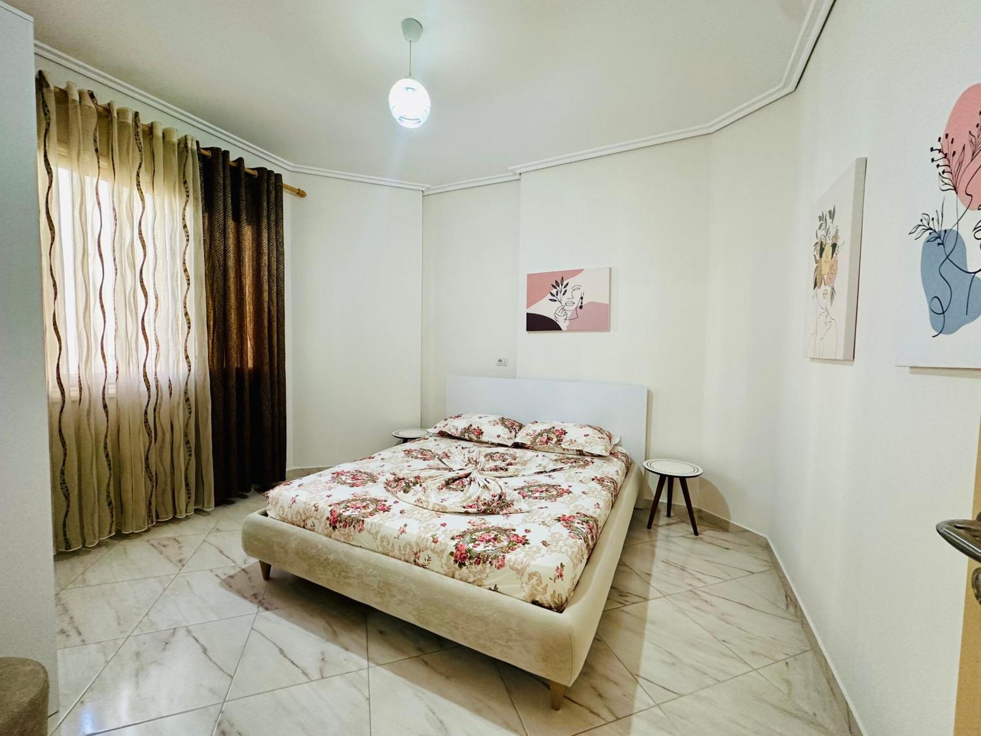 Jico Travel - Erjon Apartments Vlorë Rum bild