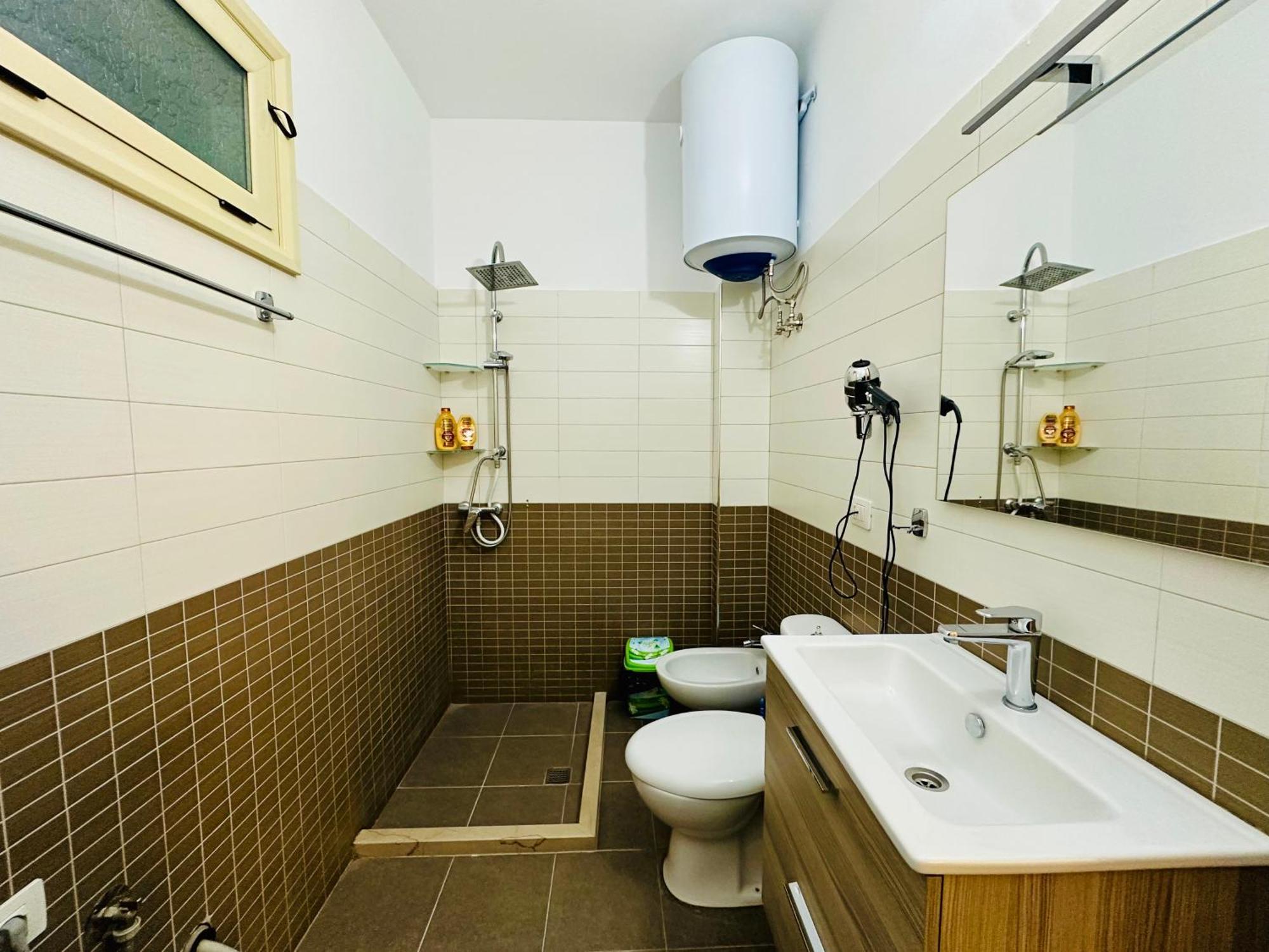 Jico Travel - Erjon Apartments Vlorë Rum bild